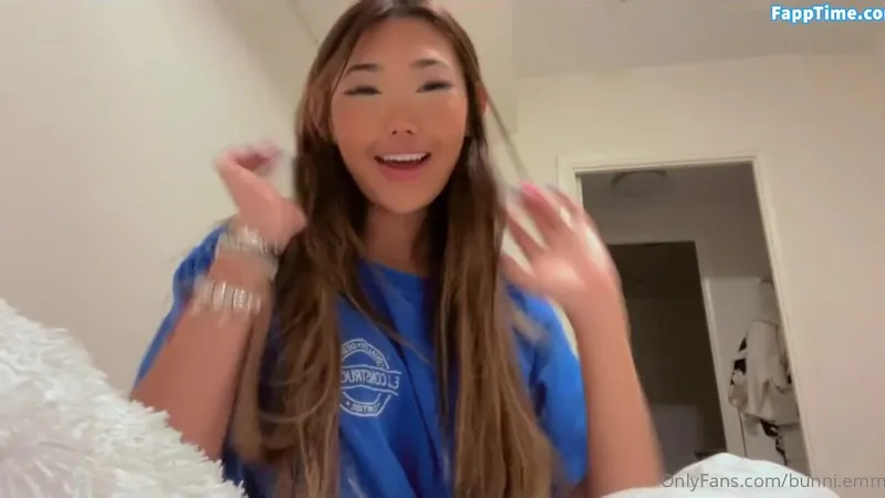 Emma Lvxx Teases You With Her Leaked Solo JOI Video
