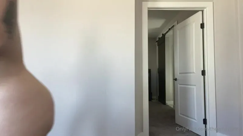 Emily Lynne Twerks And Slaps Her Ass Until It's Red