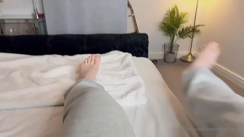 Loveangelicax Takes a Hard Pounding and Cum explosion Video