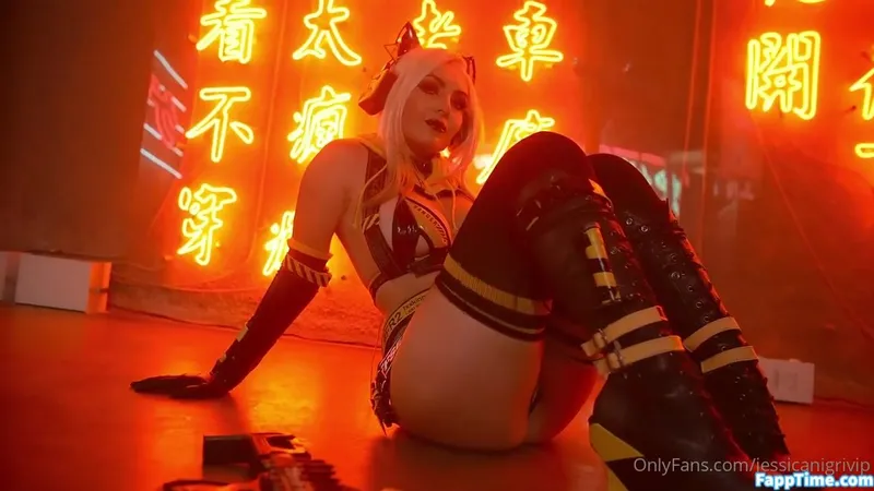 Jessica Diaz Teases in Must-Watch Cosplay Leak Video