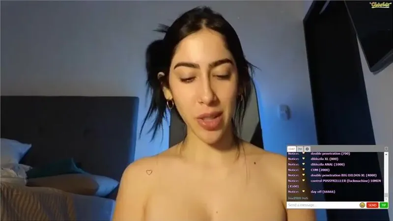 Gummies15 Big Booty Babe Ride Her Thick long Dildo