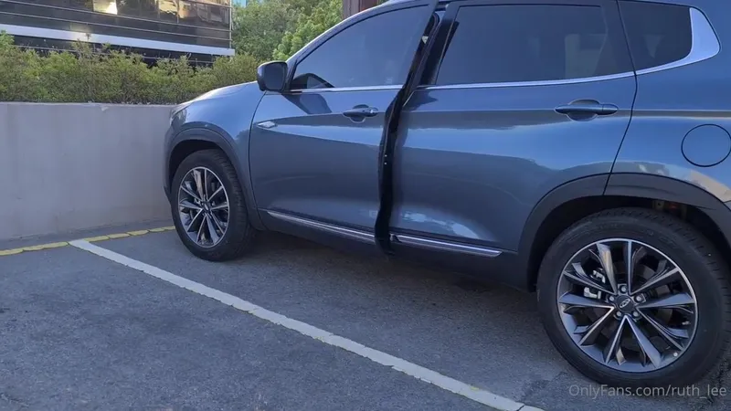 Ruth Lee Solo Masturbating in a Parking lot