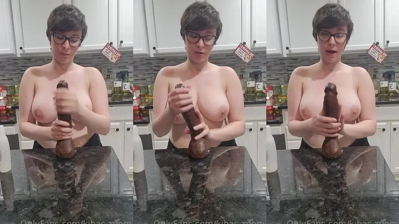 Kiba's Mom Teases Her Creamy Pussy in Leaked Nudes Video
