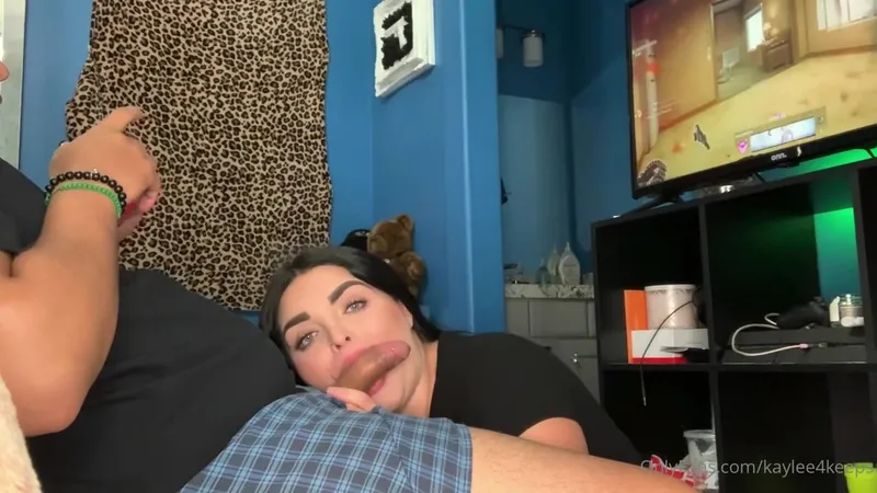 Kaylee2kinky Pleases Her Gamer Man With A Blowjob