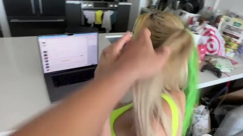 Kittylixo Giving Horny Boyfriend What He Wants