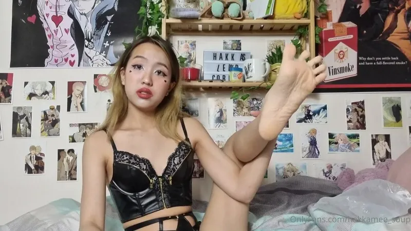 Tiny Hakka In Black Dress Licking Her Feet