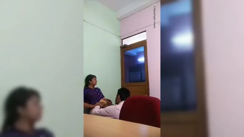 Government Babu kissing and licking her wet pussy with the assistant girl in the office
 Indian Video Tape