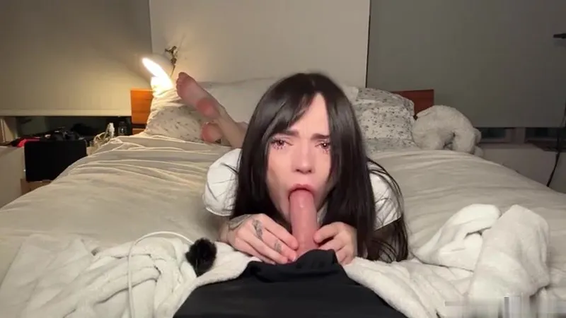 Essaere Teases in a Steamy Blowjob Fantasy Video