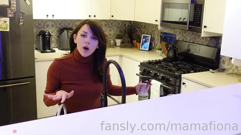 Petite Mama Fiona Teases In Leaked Pics Video