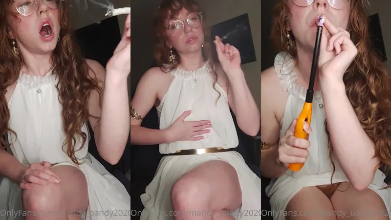 MandyFrizzle Tease her Redhead Pussy in Must-Watch Fap Vid