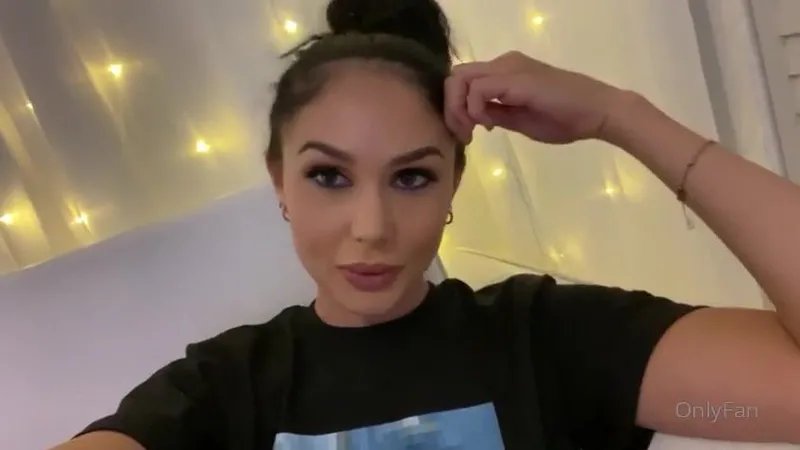 Ariana Marie Teases Her Juicy Bubble Butt in Hardcore Video