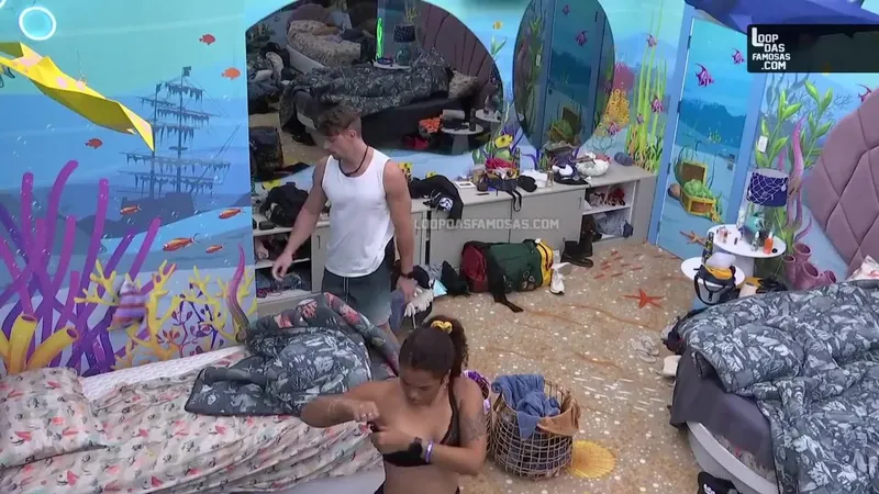 Paula Freitas Teases Tits Live on BBB 23 Video