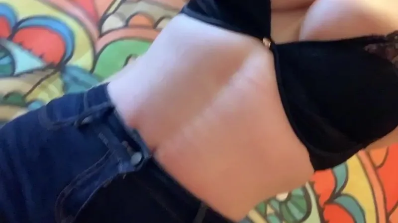 British Mamaplugs Teases Her Nude OnlyFans Video