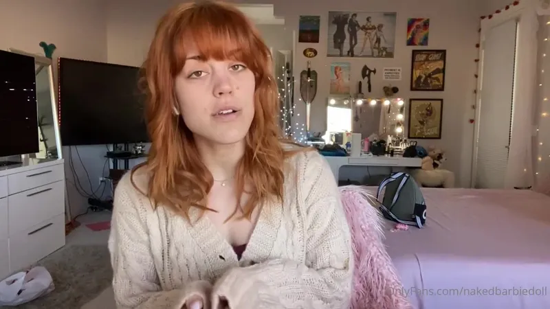 Molly Stewart Teases Her EPIC Natural Tits in Leaked Nudes Video