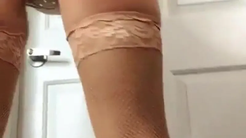 MorenaLinda twerking her juicy booty in drunk fuck fest video