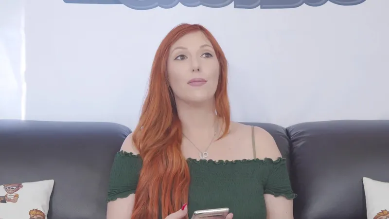 Lauren Phillips Tease Her Dirty Fake Tits in Leaked Sex Video