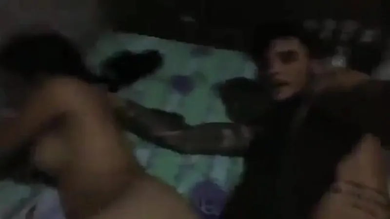 Tarado Films Amateur Porno Fucking His Curvy GF From The Side But She Hides Her Face