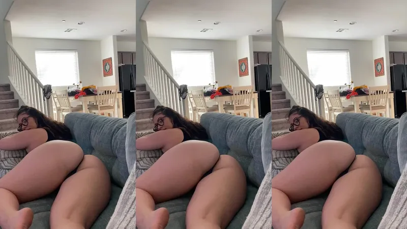 Zoe Renea Teases It All Off in Must-Watch Nude OnlyFans Video