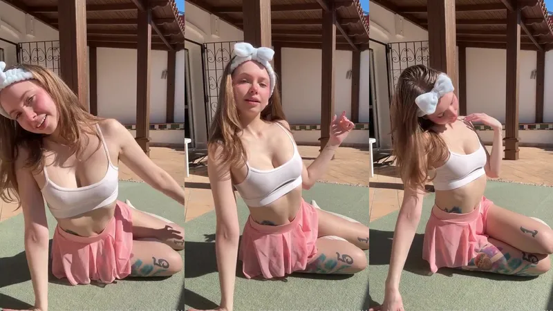 Riley Reid Teases Her Tiny Ass in Exclusive OnlyFans Video