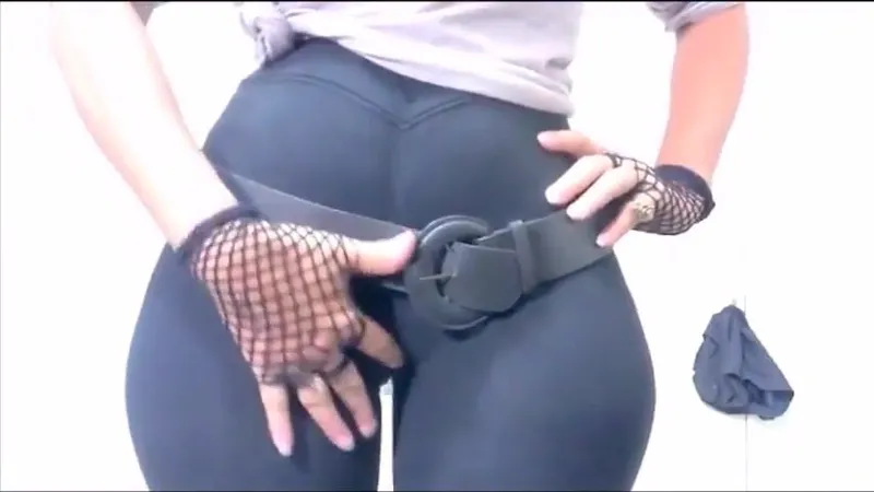 Claudiahotpants Teases in Tight Leggings Fuck Video