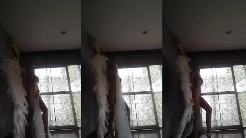 Petite Camgirl ploytigerstam Teases in POV XXX Video