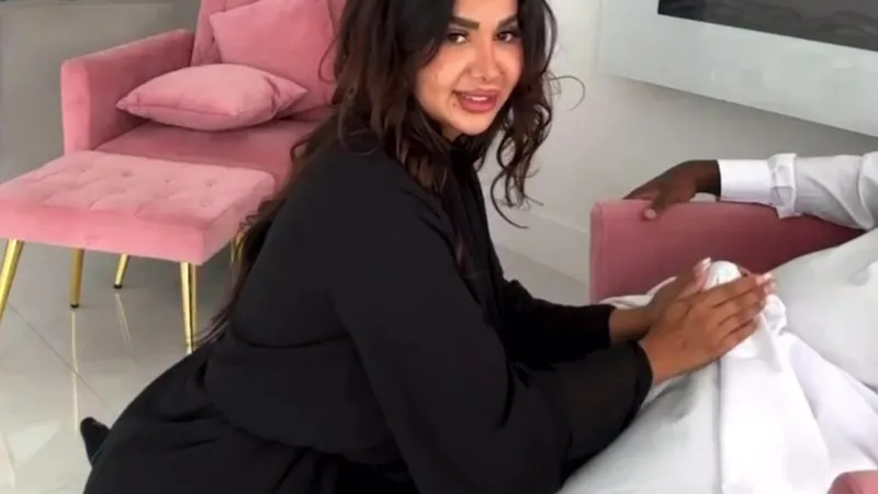 Saudi barbienjd suckin a dick for Eid/ السعوديه باربي مع السواق وزوجها الديوث يتفرج
