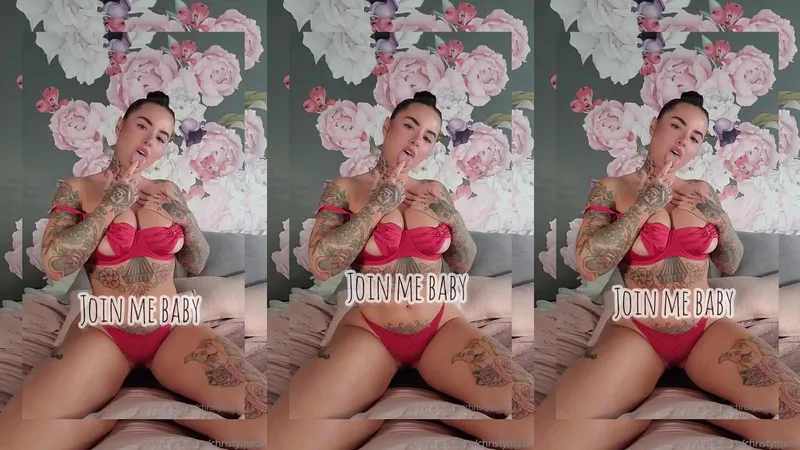 Christy Mack Teases Her Huge Tits in Exposed Cam Video