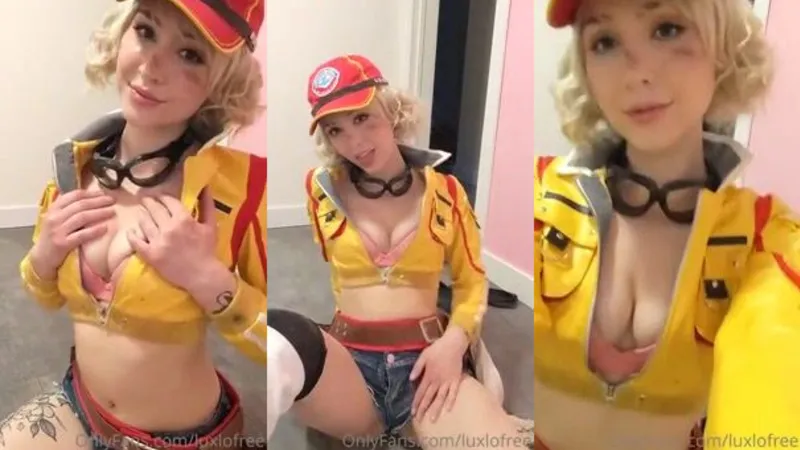 Luxlo Cosplay Naked Tease Video