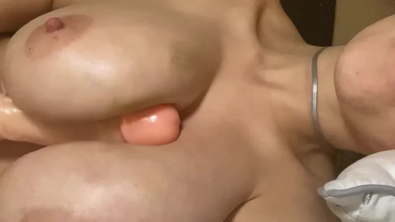 Tessa Fowler Tease Huge All-Natural Tits in Leaked Sextape Video