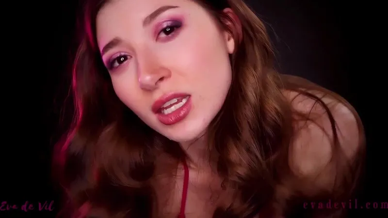 Eva de Vil Teases Her Leaked Nudes Video