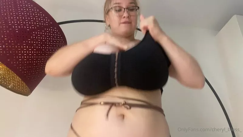 Cheryl Blossom Blonde OnlyFans Goddess Teases All in Steamy Vid