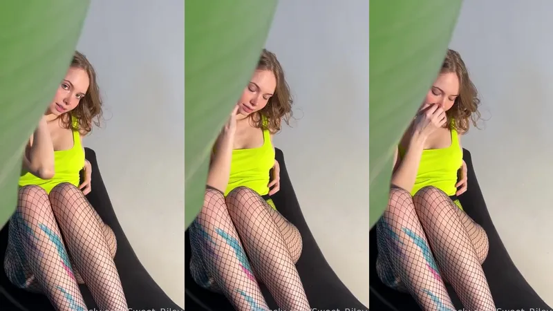 Riley Reid Teases Her Perky Tits in Leaked OnlyFans Nude Video