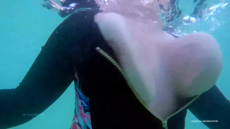 Must-Watch Blonde Amarettoh Teases in Fapello Video