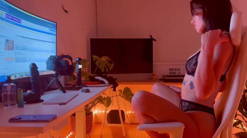 Cheekymz Teases Her Tiny Tits in Steamy OnlyFans Video