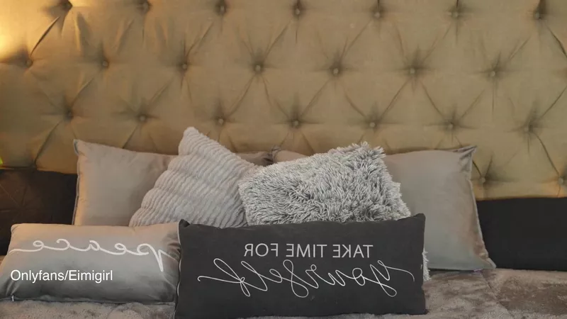 Emyii Teases Her Hefty Juggs in Must-Watch Leaked Fansly Video