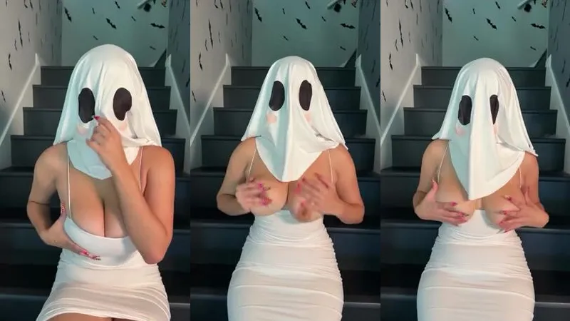 Strawberrytabby Teases in Nude Halloween PPV Onlyfans Video