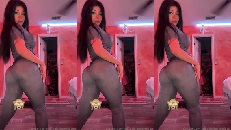 Bronzegoddess dévoile son physique musclé dans une vidéo pornographique nue qui a fuité.
