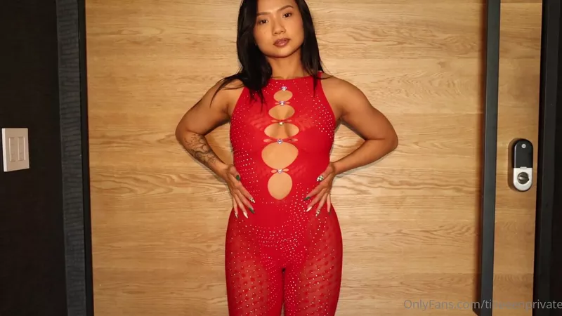 Tiiieeen Leaks Her Nudes in Juicy Exposed Video