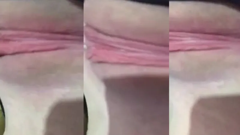 Bunny.sz23 teases her tight pink pussy in steamy video
