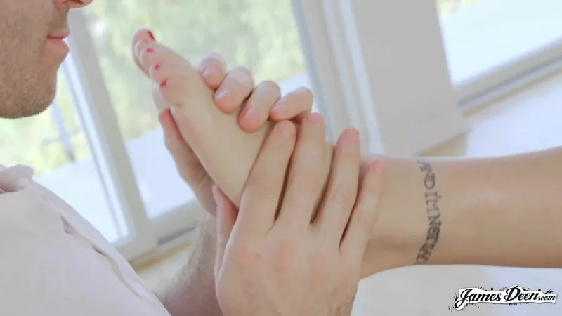 Karlee Grey Teases in Nude Pics Video