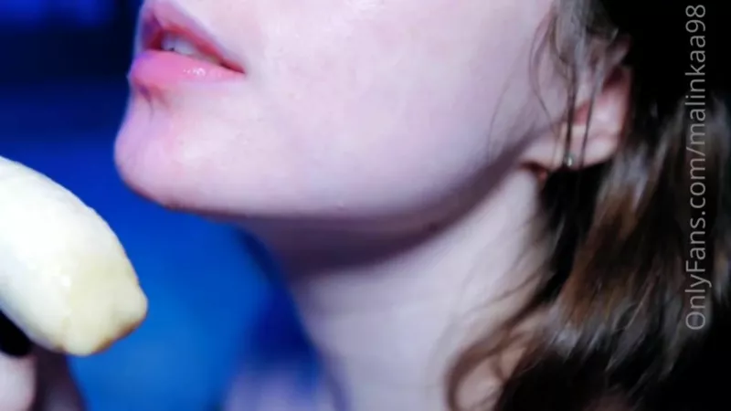 Malinkaa98 Teases in Naughty Nude Leaks Video