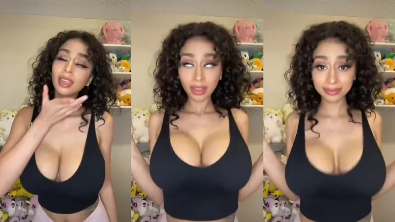 Zuri Zoltan Teases Her Perfect Ass in Solo Video