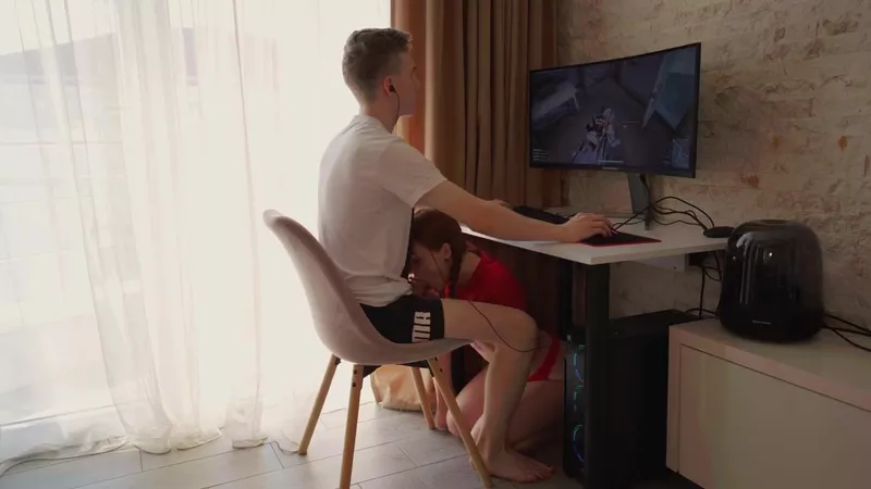 Anna Rearden Gamer Girl Teases While She Plays Her Favorite Video Games