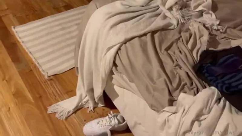 MewSlut's Festive Girlfriend Experience XXXmas Video