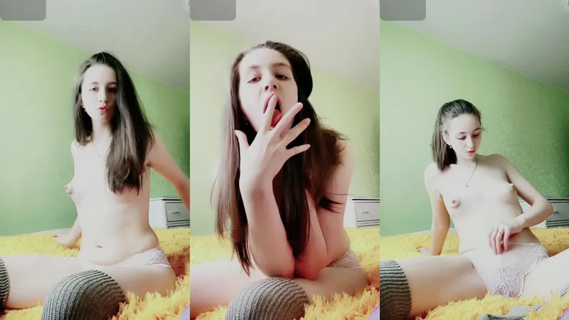 Livestream girl playing