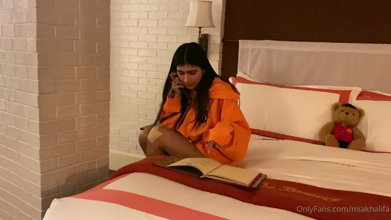 Mia Khalifa Leaked Video Teasing Topless in the Bath