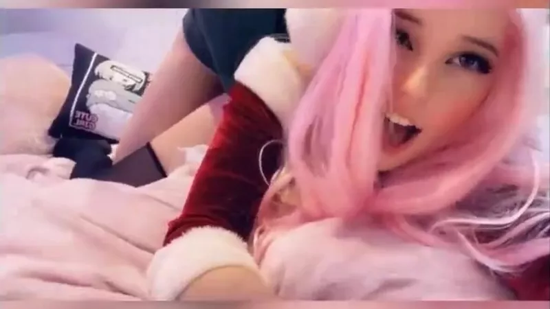 Belle Delphine provoca com cenas de sexo oral em vídeo pornográfico vazado do OnlyFans.