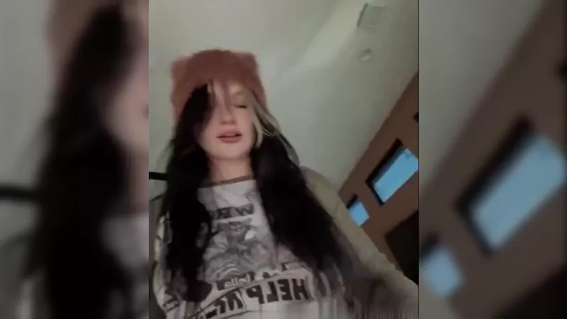 PeachJar Teases Her Close Up Pussy In This Leaked Sex Video