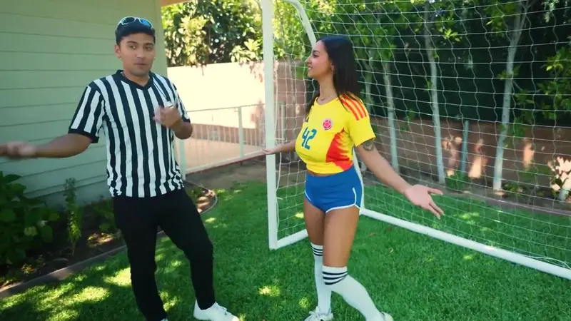 Max Fill pounds Violet Myers and Hailey Rose in this steamy leaked fuck video