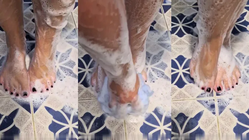 I love washing my feet